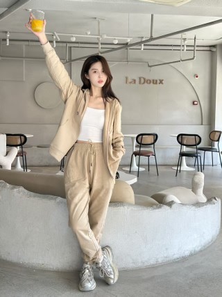 Beige Oversized Zip-Up Hoodie Jacket view 4