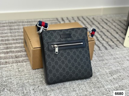 Gucci GG Canvas Messenger Crossbody Bag Black