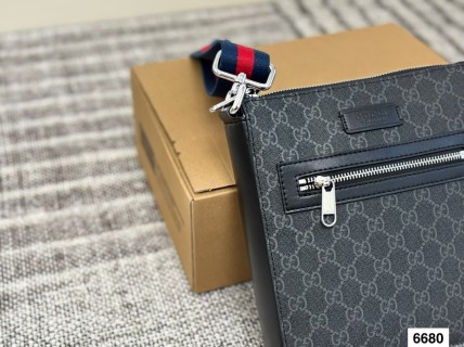 Gucci GG Canvas Messenger Crossbody Bag Black view 2