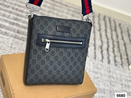 Gucci GG Canvas Messenger Crossbody Bag Black view 3