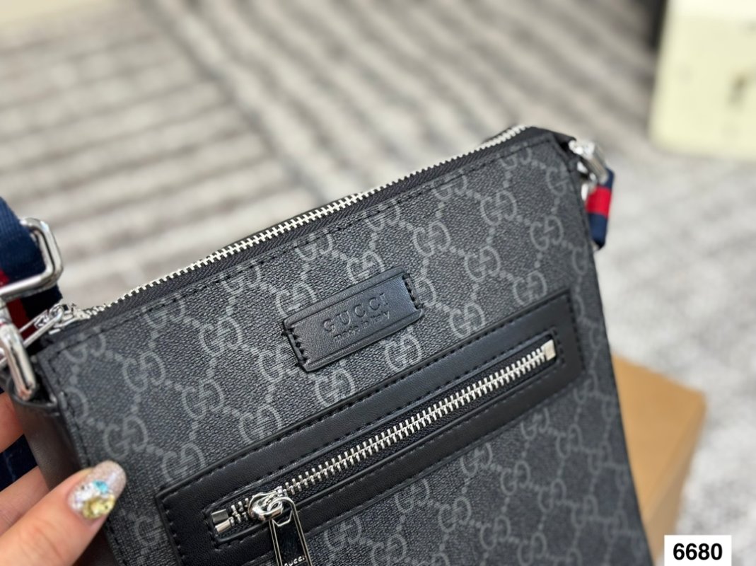 Gucci GG Canvas Messenger Crossbody Bag Black view