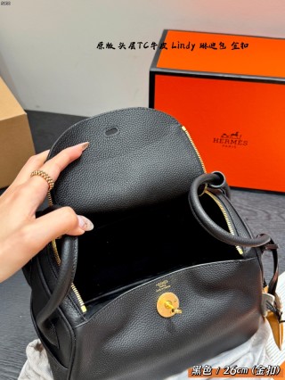 Hermès Lindy 26cm Black Leather Shoulder Bag view 8