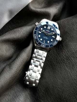 Omega Seamaster Diver 300M Blue Dial Steel Watch 42mm view 5