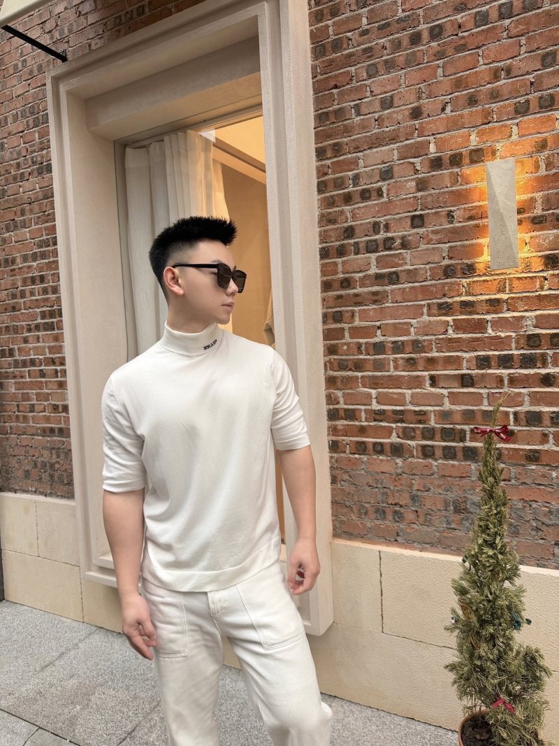 White Short-Sleeve Crew Neck T-Shirt