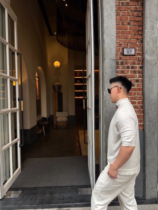 White Short-Sleeve Crew Neck T-Shirt view 4
