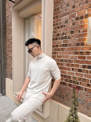 White Short-Sleeve Crew Neck T-Shirt view 7