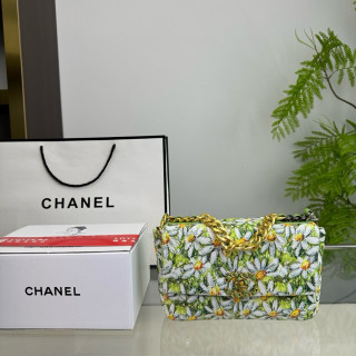 Chanel 19 Floral Tweed Shoulder Bag - Cream Red view 4