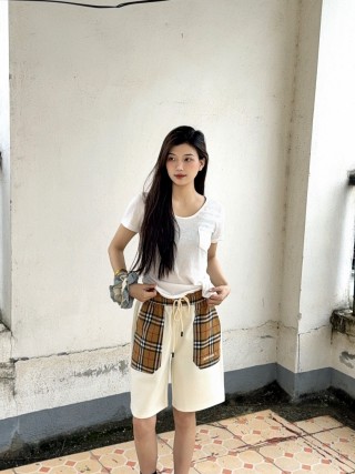 Burberry Vintage Check Cream Shorts view 5