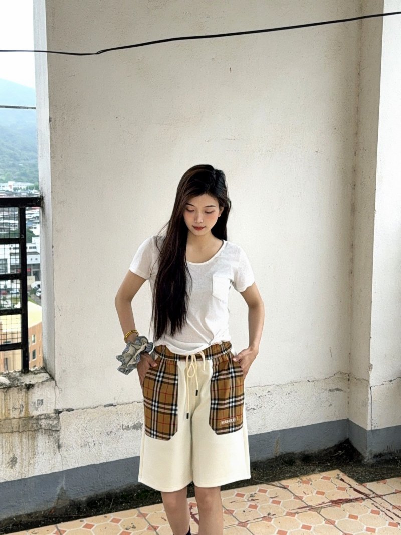 Burberry Vintage Check Cream Shorts view