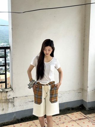 Burberry Vintage Check Cream Shorts view 7