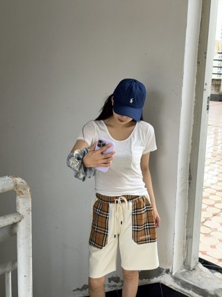 Burberry Vintage Check Cream Shorts view 8