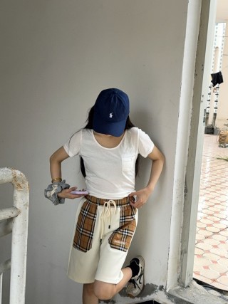 Burberry Vintage Check Cream Shorts view 9