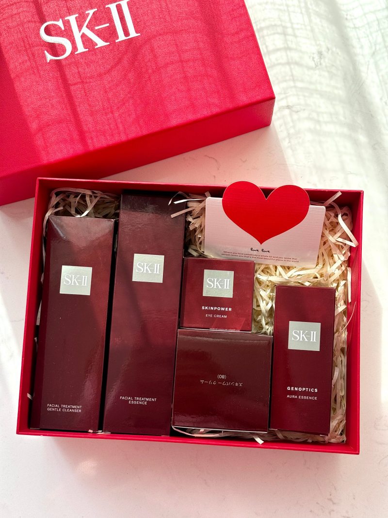 SK-II 5-Piece K-Beauty Skincare Set Limited Gift Box view