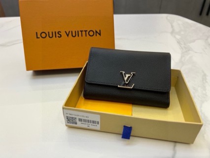 Louis Vuitton Capucines Compact Wallet Black view 9
