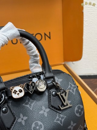 Louis Vuitton Speedy 18 Pillow Bag Black view 3