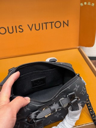 Louis Vuitton Speedy 18 Pillow Bag Black view 9