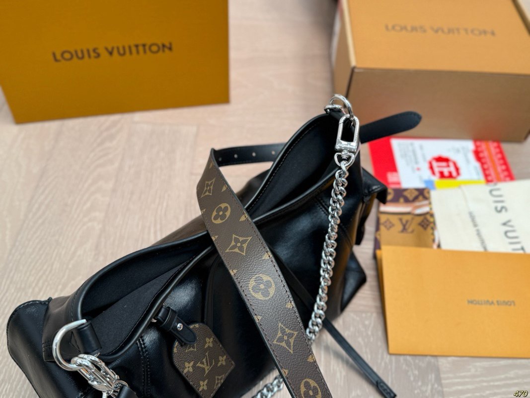Louis Vuitton Carryall Black Small Shoulder Bag view