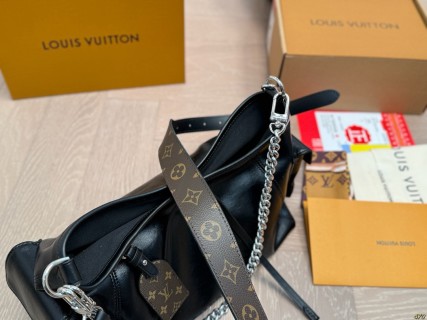 Louis Vuitton Carryall Black Small Shoulder Bag view 2