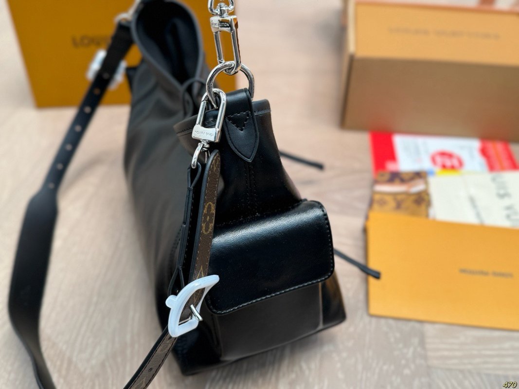 Louis Vuitton Carryall Black Small Shoulder Bag view