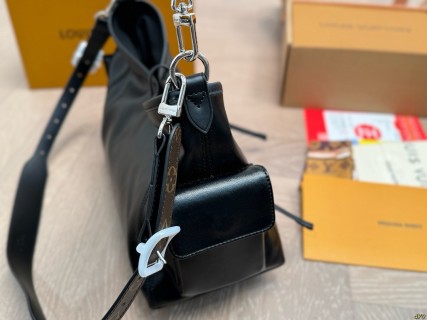 Louis Vuitton Carryall Black Small Shoulder Bag view 4