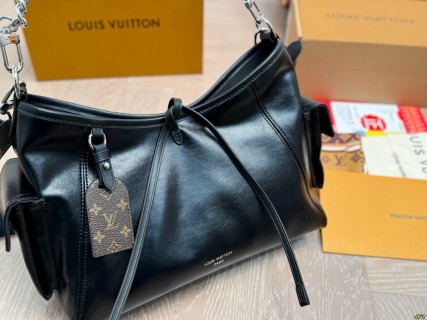 Louis Vuitton Carryall Black Small Shoulder Bag view 5
