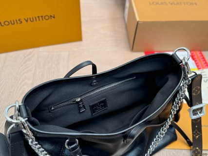 Louis Vuitton Carryall Black Small Shoulder Bag view 9