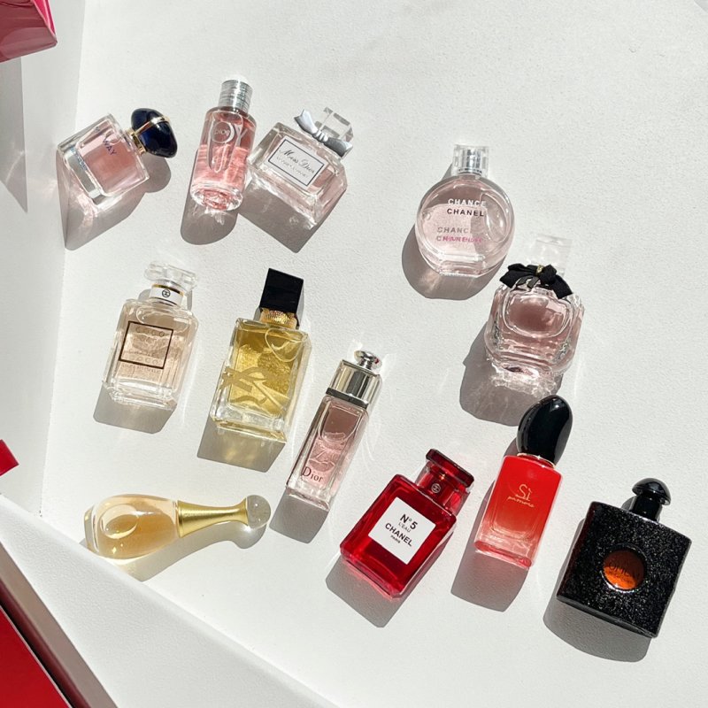12-Piece Luxury Fragrance Sampler Set Gift Box view