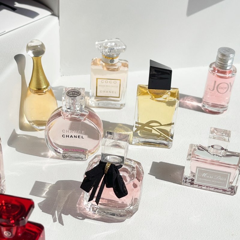 12-Piece Luxury Fragrance Sampler Set Gift Box view