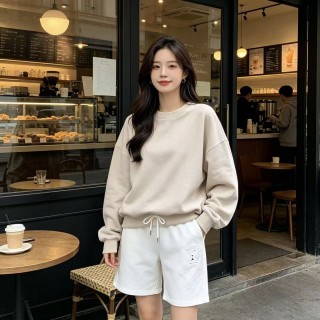 Louis Vuitton White Logo Shorts view 4