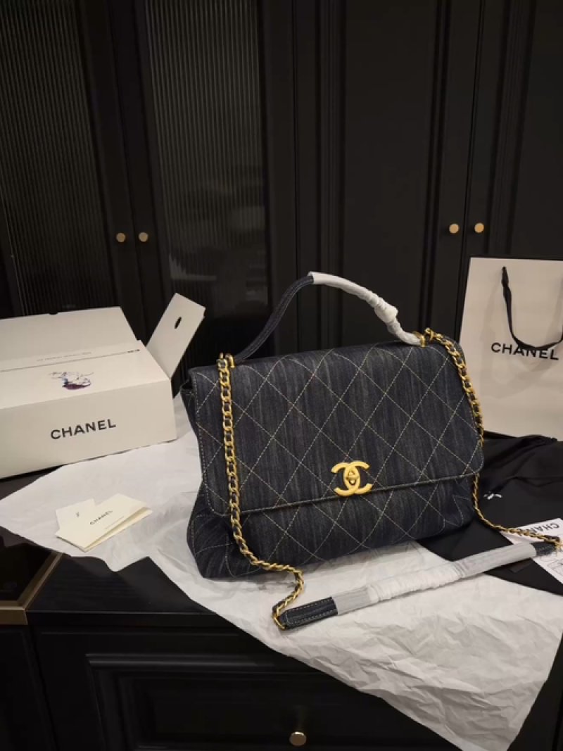 Chanel Black Quilted Leather Shoulder Bag with Gold Chain