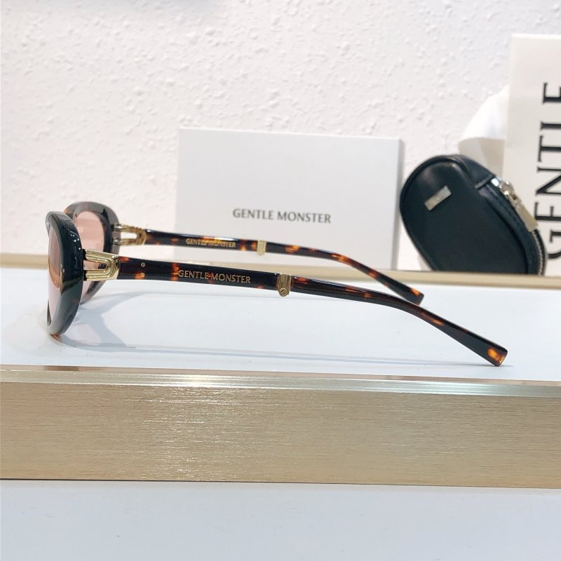Gentle Monster Tortoiseshell Oval Sunglasses - Pink Lens view