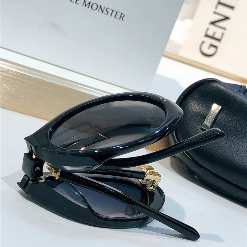 Gentle Monster Tortoiseshell Oval Sunglasses - Pink Lens view
