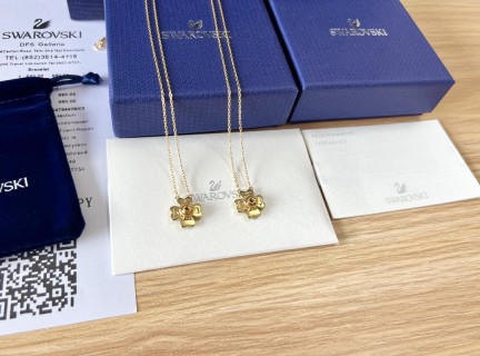 Swarovski Idyllia Lucky Clover Green Gold Pendant Necklace view 8