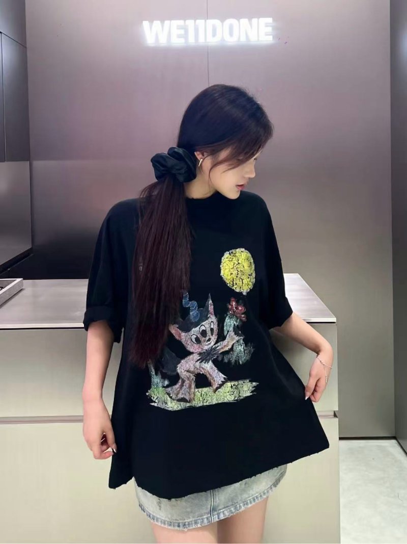 Black Oversized Graphic Print T-Shirt with Floral Bear Design