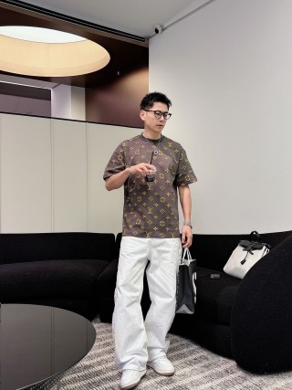 Louis Vuitton Monogram T-Shirt Brown Gold view 7