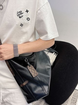 Louis Vuitton Monogram Embroidered White T-Shirt view 5