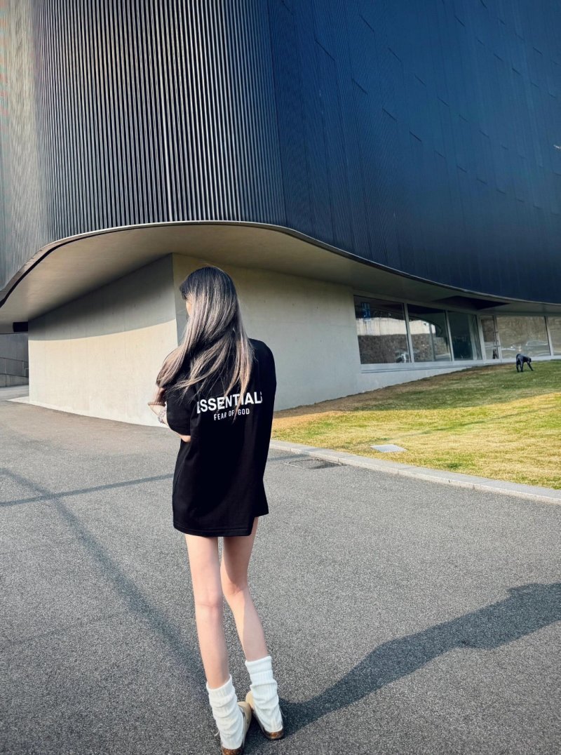 Essentials Fear of God Black Logo T-Shirt view