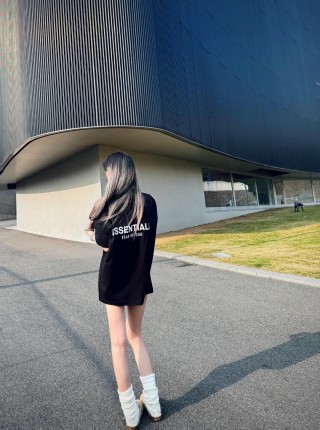 Essentials Fear of God Black Logo T-Shirt view 3