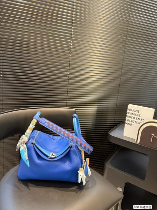 Hermès Lindy 28 Blue & Gold Leather Bag view 2