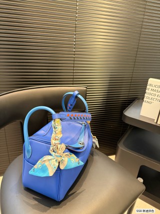 Hermès Lindy 28 Blue & Gold Leather Bag view 4
