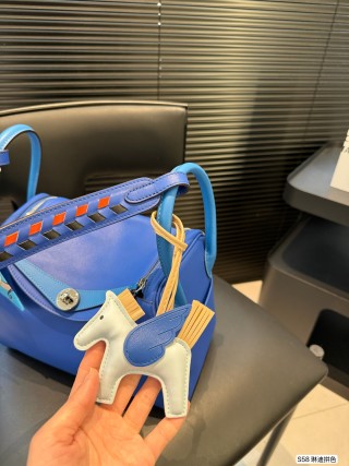 Hermès Lindy 28 Blue & Gold Leather Bag view 5