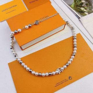 Louis Vuitton Monogram Pearls Necklace Silver view 4