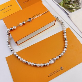 Louis Vuitton Monogram Pearls Necklace Silver view 5