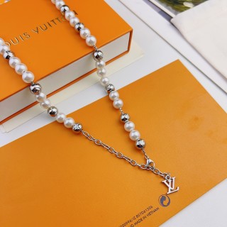 Louis Vuitton Monogram Pearls Necklace Silver view 6