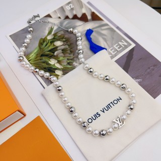 Louis Vuitton Monogram Pearls Necklace Silver view 7