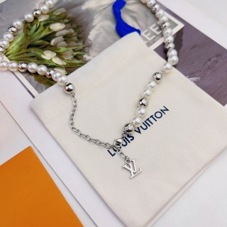 Louis Vuitton Monogram Pearls Necklace Silver view 8