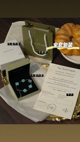 Van Cleef & Arpels Turquoise Five-Stone Bracelet