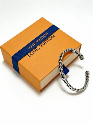 Louis Vuitton Silver Cuban Chain Bracelet - Adjustable view 3