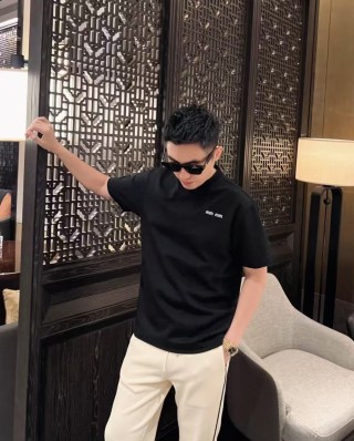 Essentials Fear of God Black Minimalist T-Shirt view 4