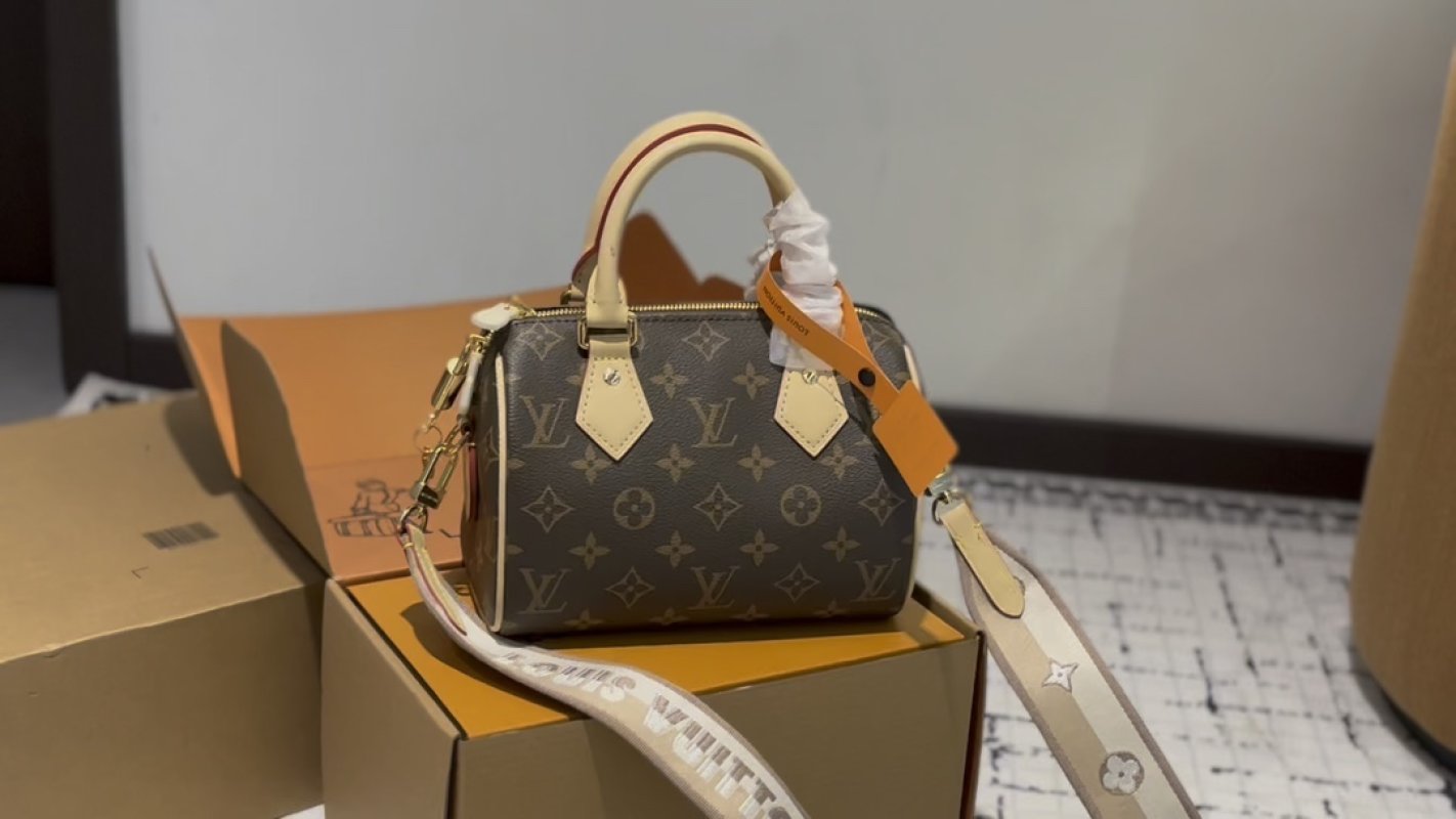 Louis Vuitton Monogram Speedy Handbag - Beige & Brown